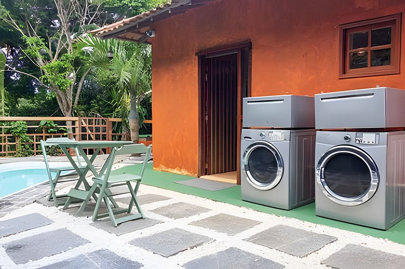 Casa com churrasqueira, piscina e vista para 6