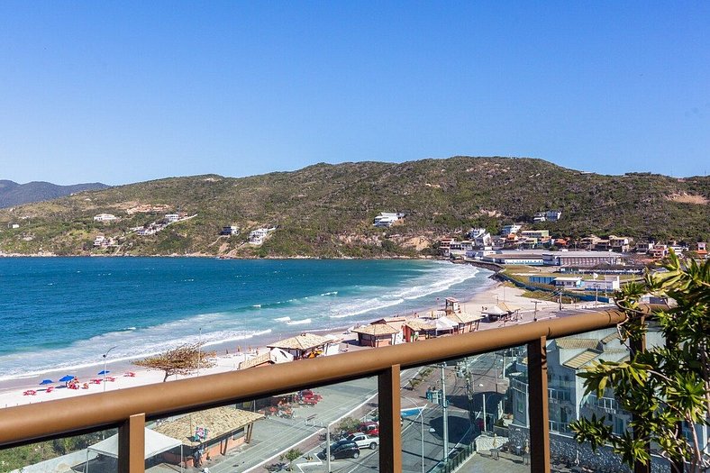 Cobertura de luxo na Praia dos Anjos para 10