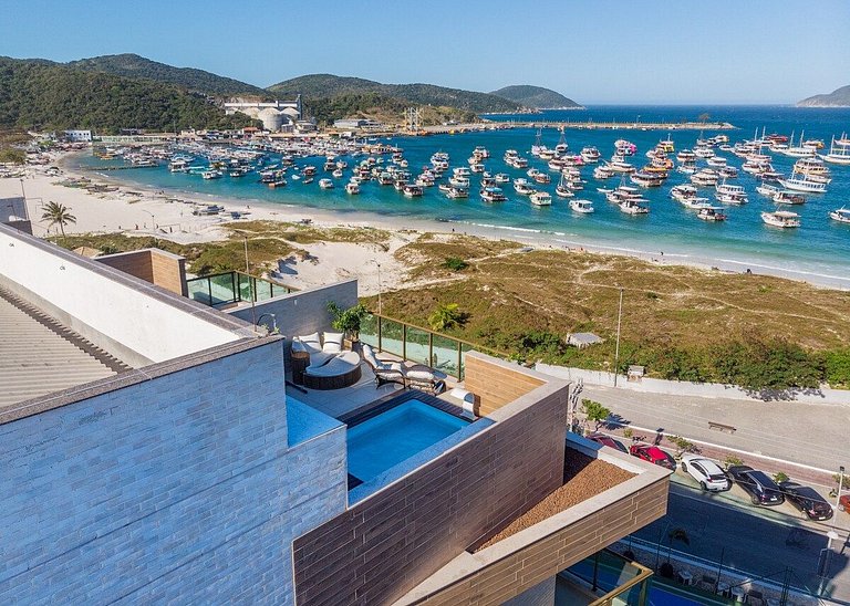 Cobertura de luxo na Praia dos Anjos para 10