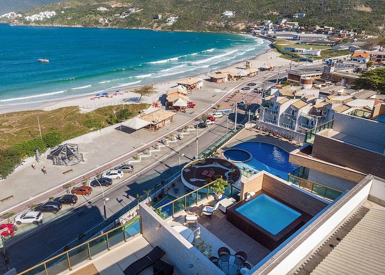 Cobertura de luxo na Praia dos Anjos para 10