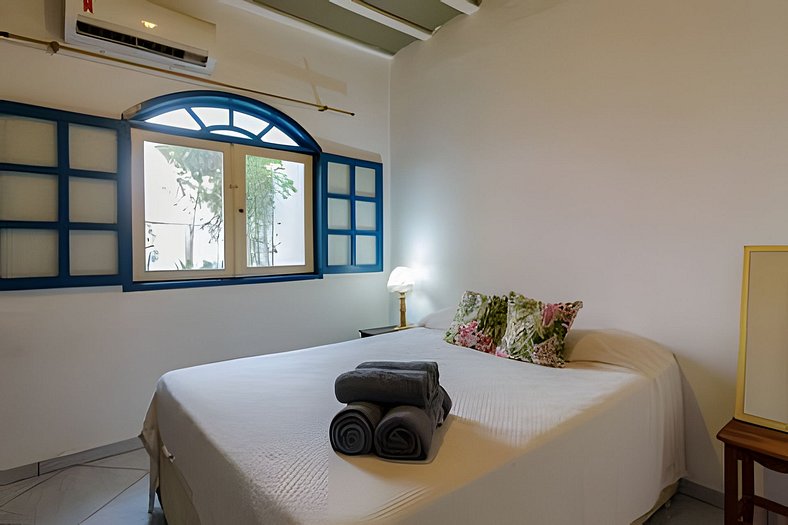 Cozy house near Ossos Beach for 4